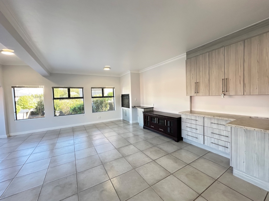 4 Bedroom Property for Sale in Hartenbos Heuwels Western Cape